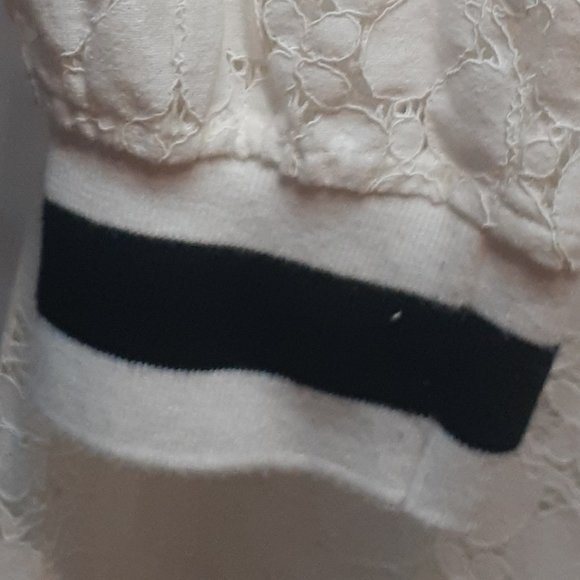 Lace top for the larger girls. - Picture 8 of 9